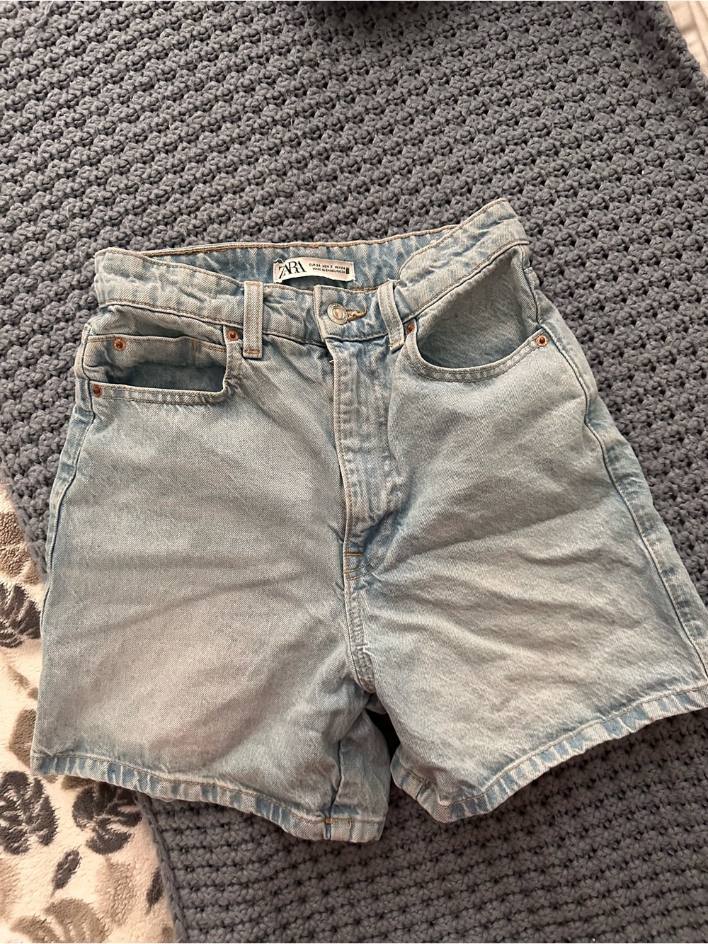 Zara women’s denim shorts high rise long size US 2